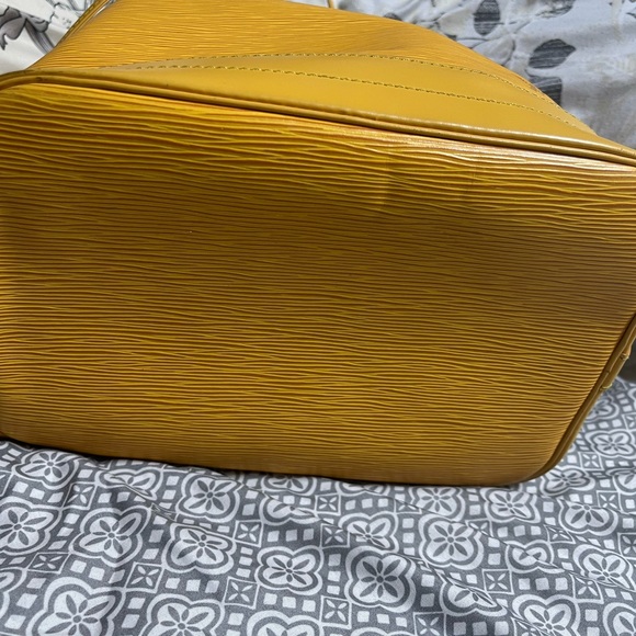 Louis Vuitton Petit Noe Epi Drawstring Shoulder bag with match Epi Agenda PM - Picture 3 of 17